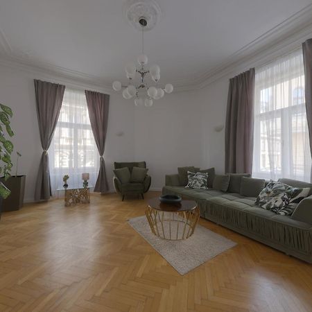 Beautiful Condo At The Old Town Bratislava Esterno foto