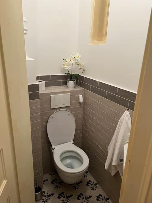 Beautiful Condo At The Old Town Bratislava Esterno foto
