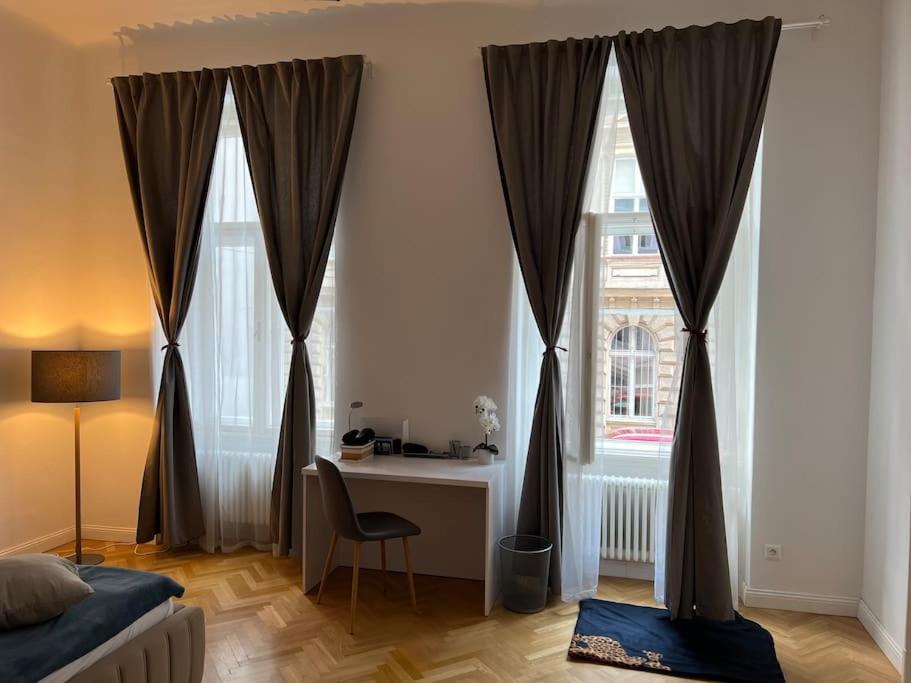 Beautiful Condo At The Old Town Bratislava Esterno foto