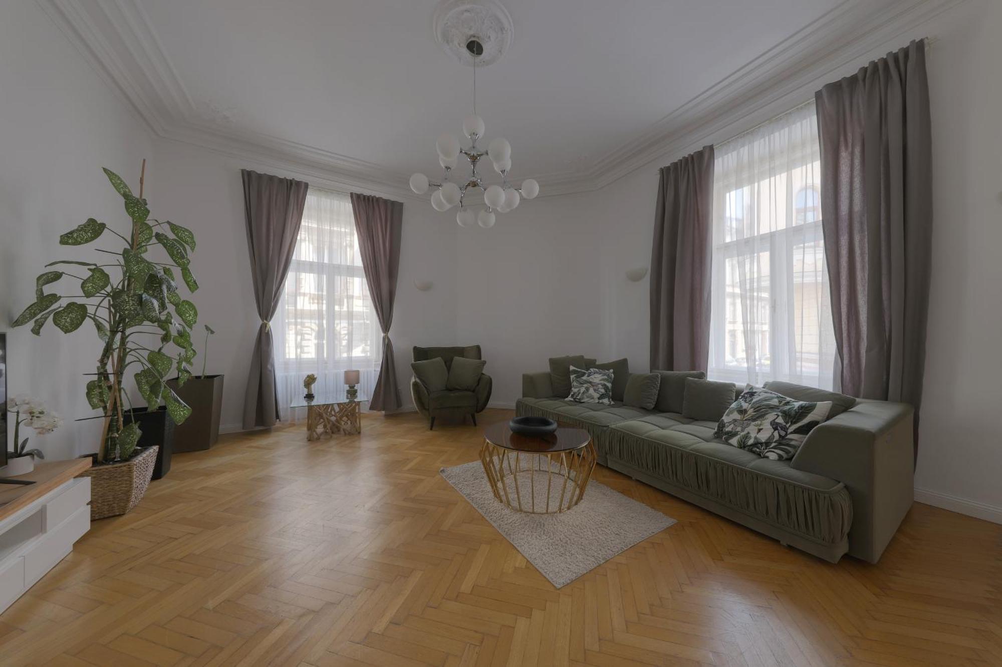 Beautiful Condo At The Old Town Bratislava Esterno foto