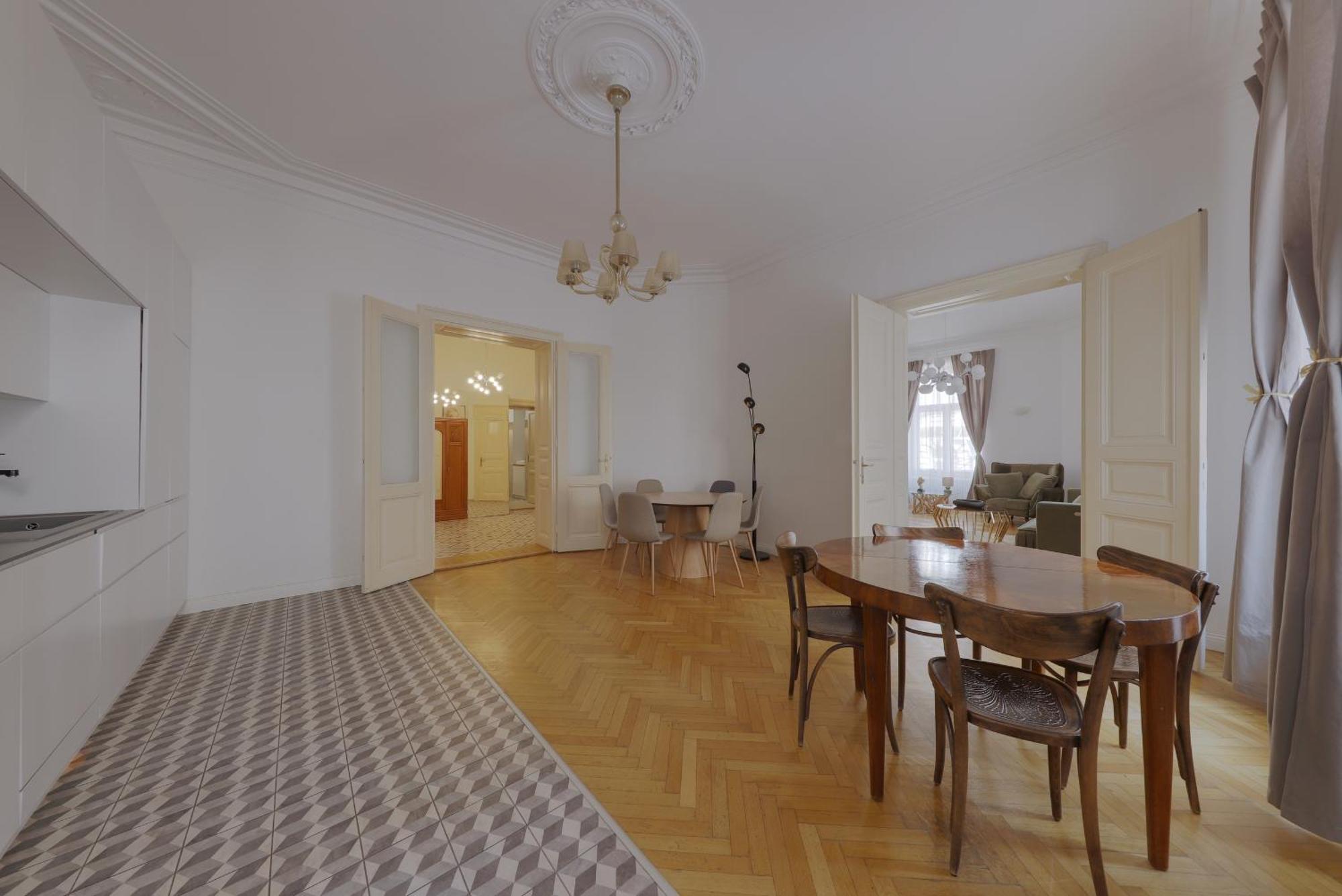 Beautiful Condo At The Old Town Bratislava Esterno foto