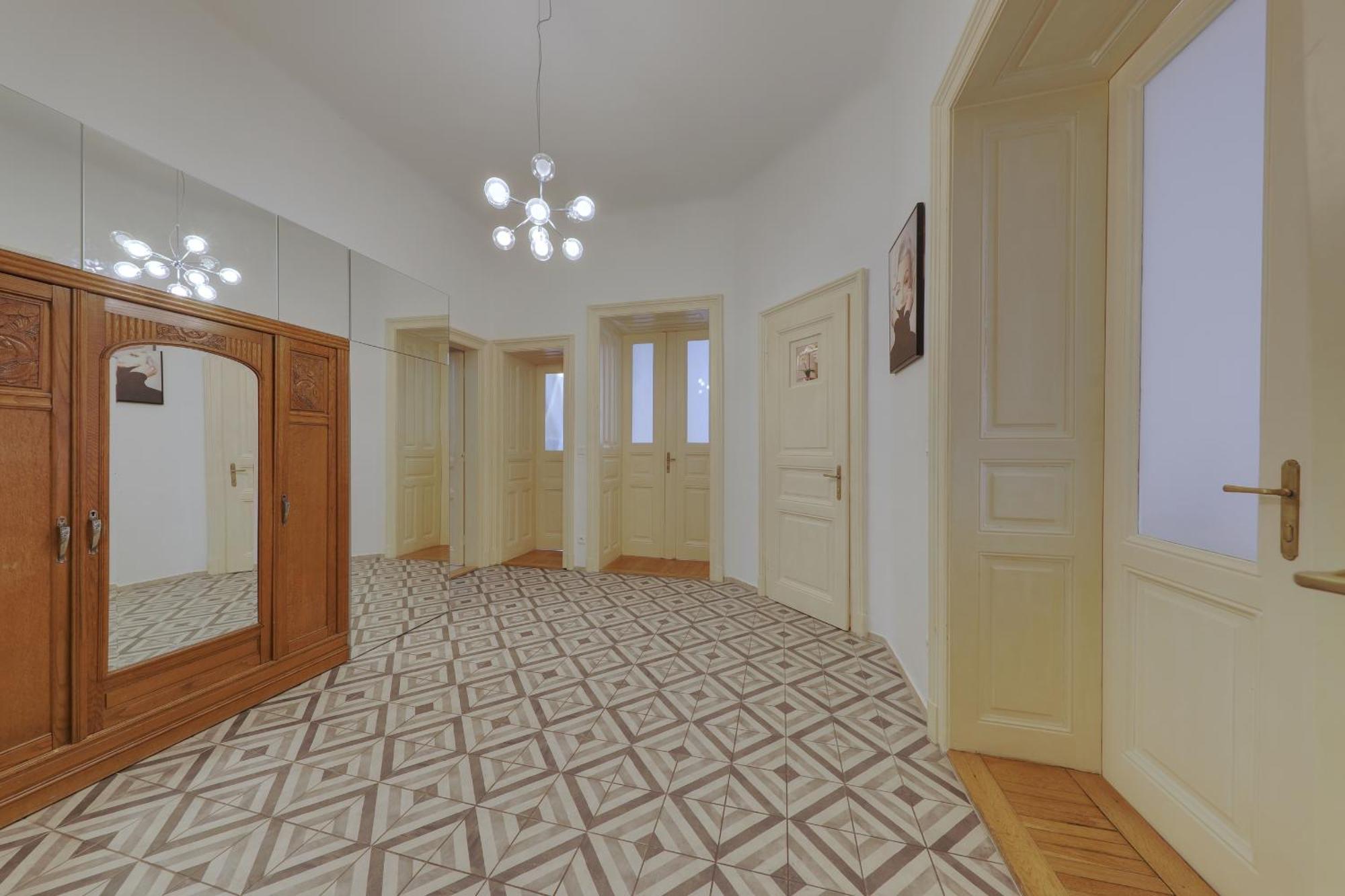 Beautiful Condo At The Old Town Bratislava Esterno foto