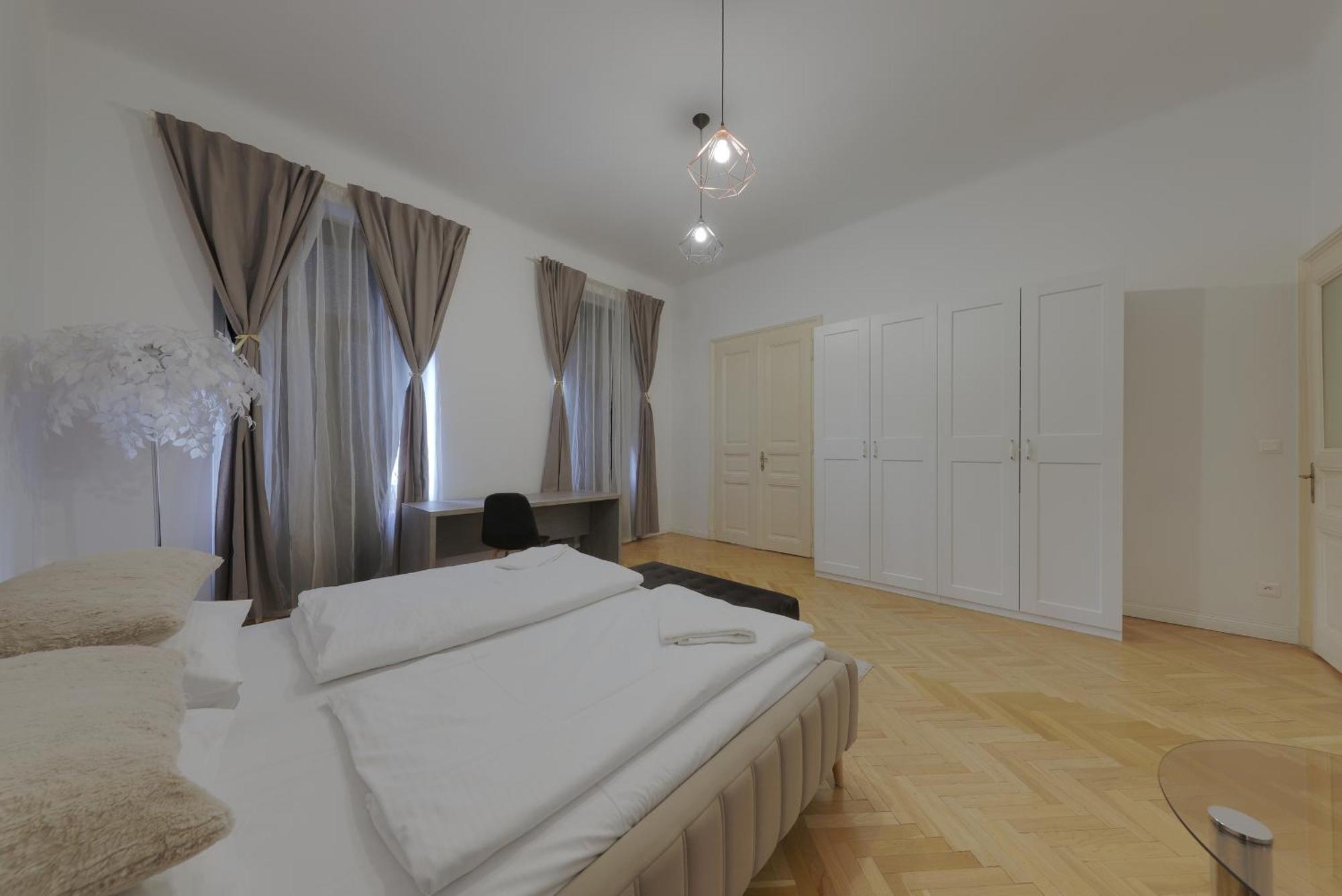Beautiful Condo At The Old Town Bratislava Esterno foto
