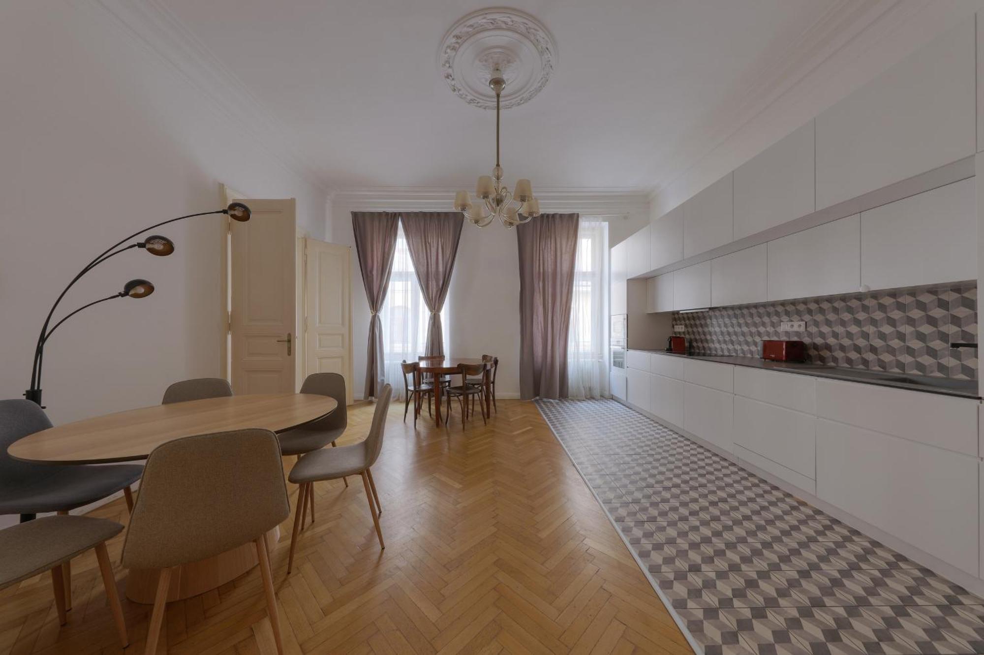 Beautiful Condo At The Old Town Bratislava Esterno foto