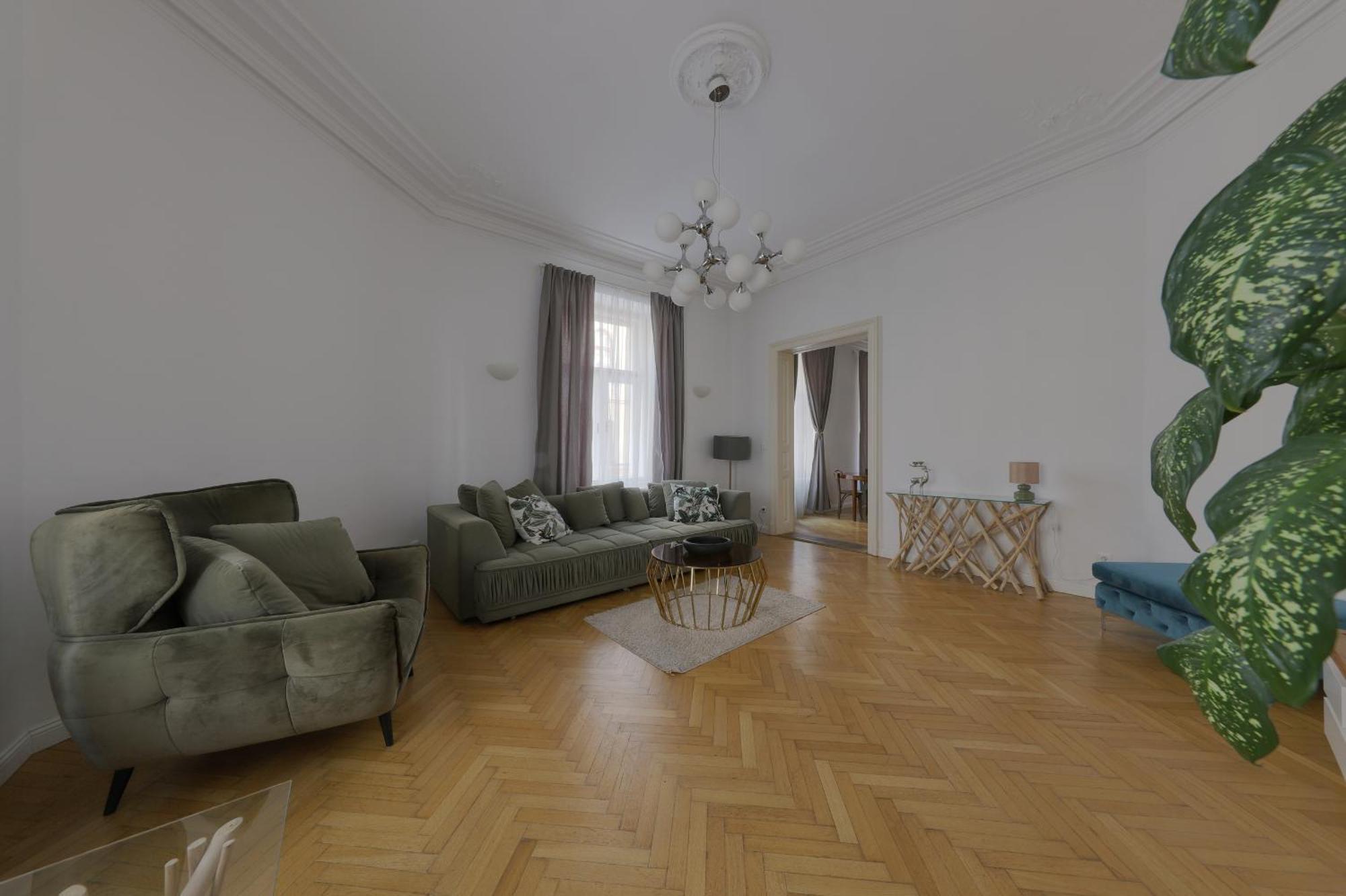 Beautiful Condo At The Old Town Bratislava Esterno foto