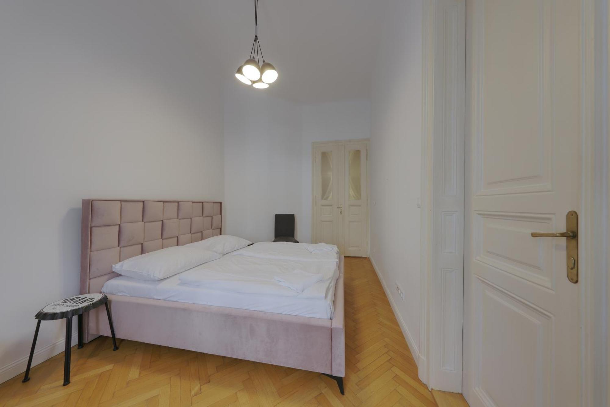 Beautiful Condo At The Old Town Bratislava Esterno foto