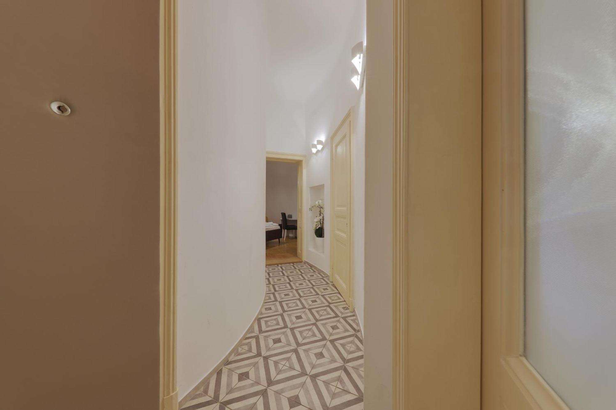 Beautiful Condo At The Old Town Bratislava Esterno foto