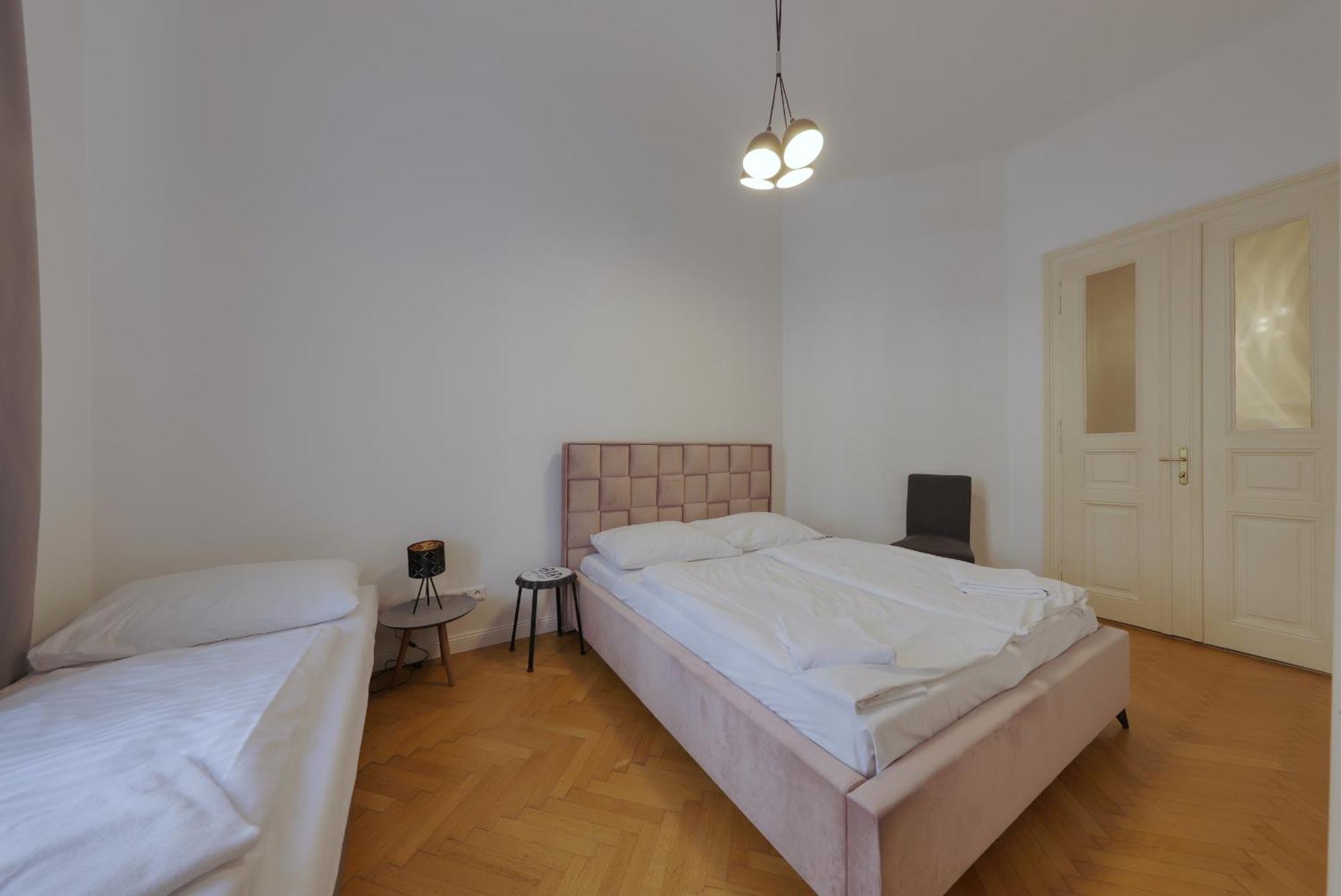 Beautiful Condo At The Old Town Bratislava Esterno foto